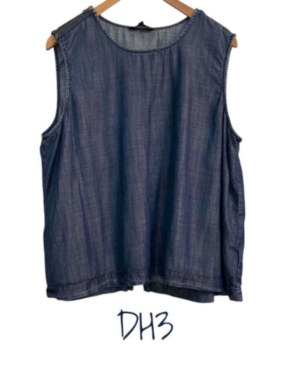 XL DH3 Women’s Top With Open Back, Shoulder Zipper and Washed Chambray Effect